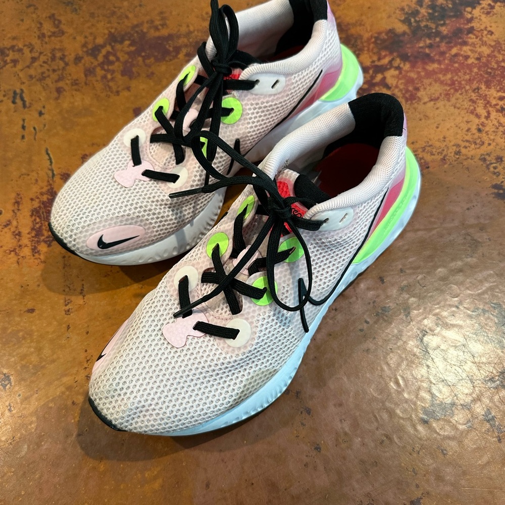 Nike Renew Run Women’s Sneaker CW5637-600 - Picture 8 of 12